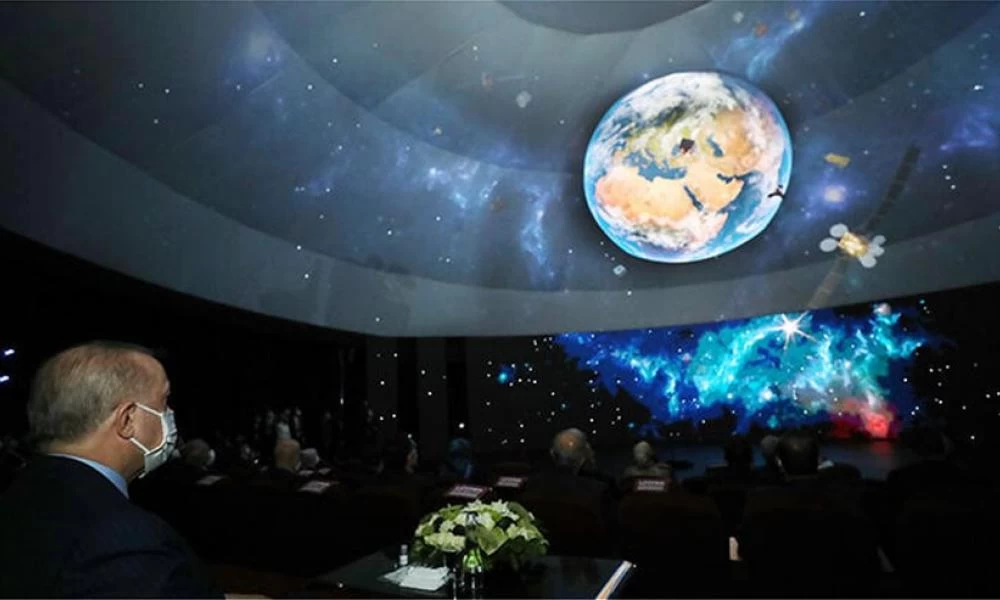 Τα κόμπλεξ του Ερντογάν: Θέλει εκτουρκισμό των λέξεων «αστροναύτης» και «κοσμοναύτης» γιατί έχουν ελληνική ρίζα